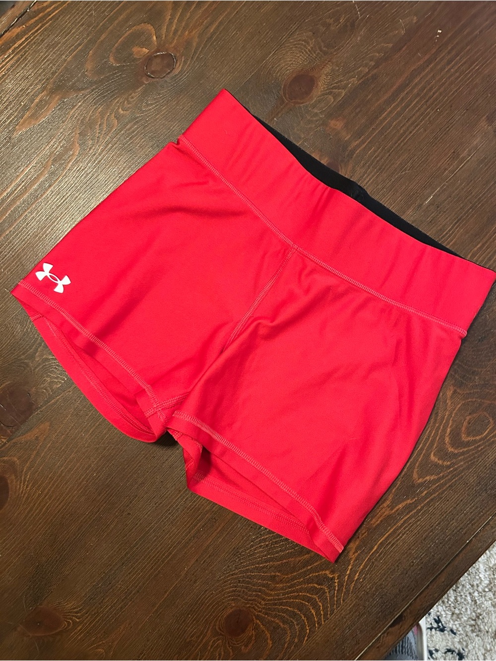 Under Armour Women’s Red Compression HeatGear Shorts Size Medium 3” inseam